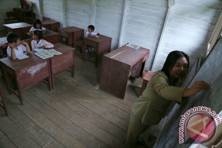 Sekolah Sepi Ditinggal Murid Mencari Emas