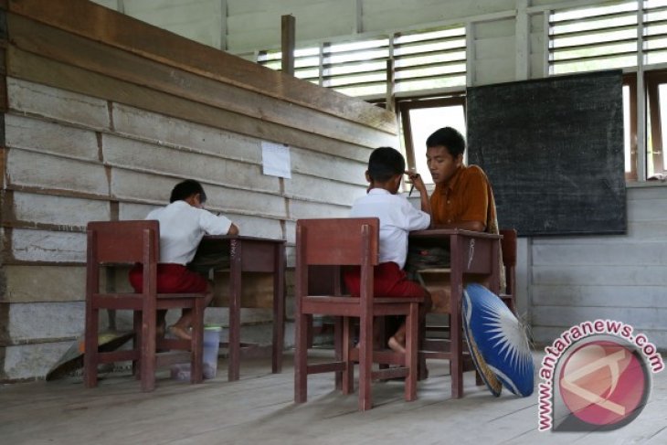 Sekolah Sepi Ditinggal Murid Mencari Emas