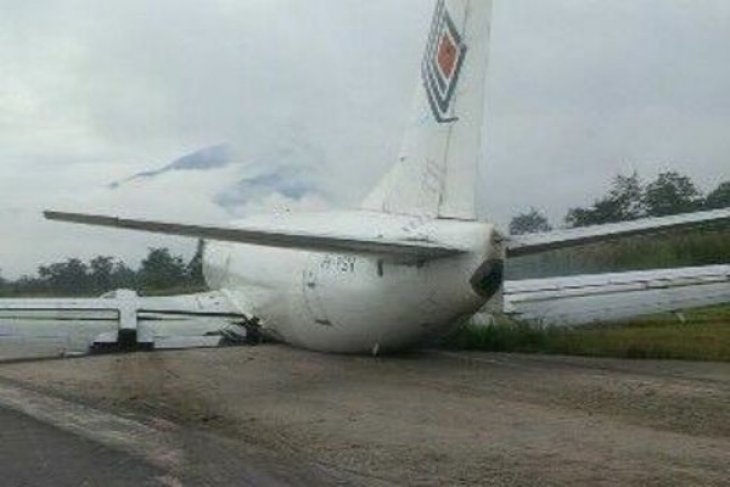 Pesawat cargo Trigana Air Service tergelincir di Bandara Sentani