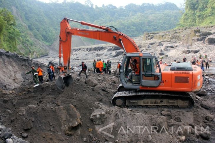 Penambang Pasir Tertimbun Longsor