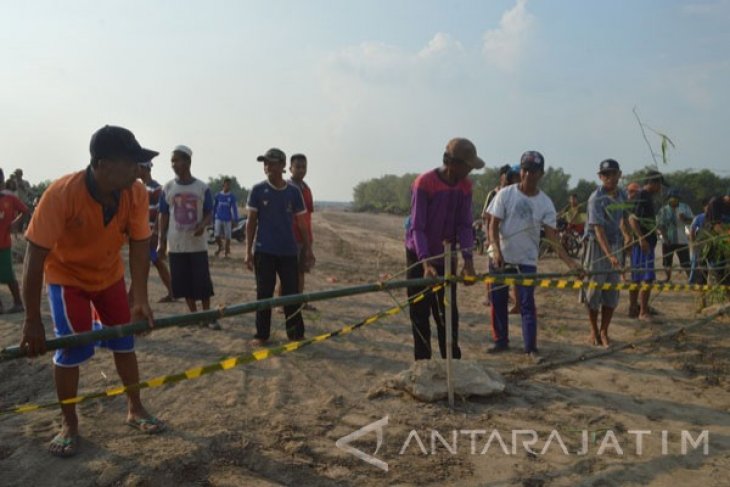 Blokade Akses Jalan Proyek Tol