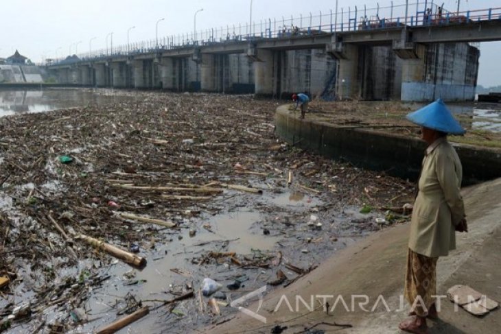 Sampah Bengawan Solo