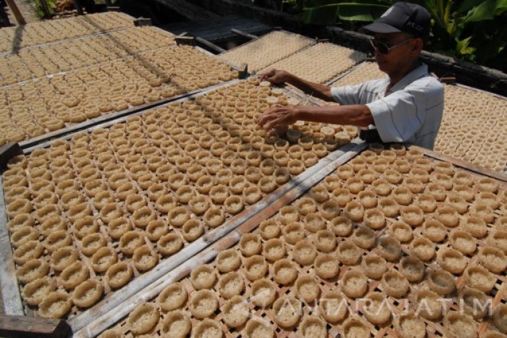 Produksi Rengginang Terkendala Cuaca