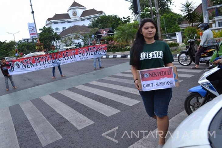 Aksi Bonek Peduli Garut