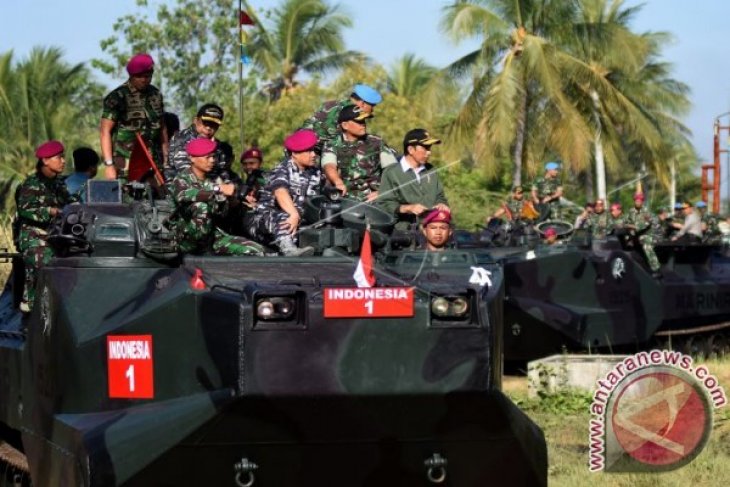 Presiden Tinjau Operasi Amfibi TNI AL