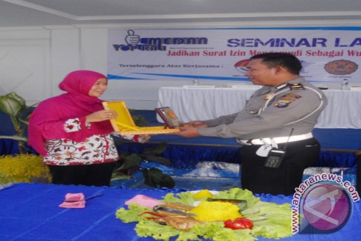 Fakultas Hukum UTND Adakan Seminar Lalu Lintas