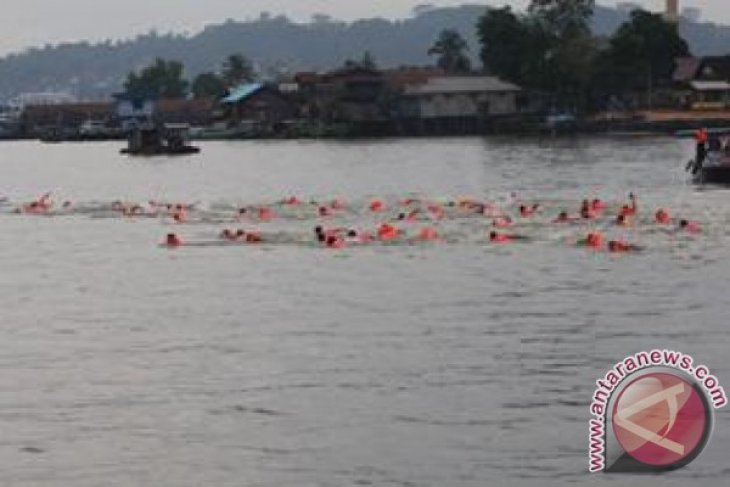 Lomba Seberangi Sungai Mahakam Meriahkan Fesma 2016