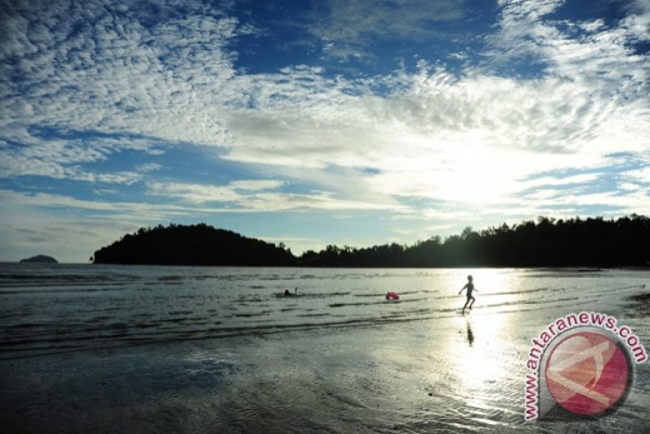 Pantai Pulau Datok Unggulan Sukadana