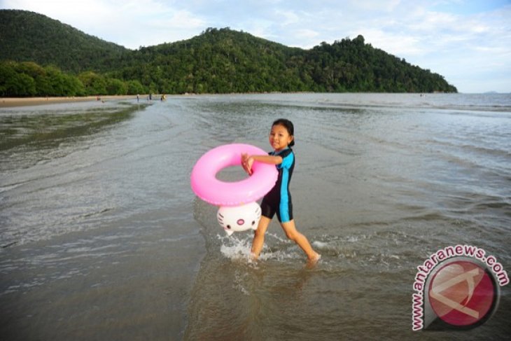 Pantai Pulau Datok Unggulan Sukadana