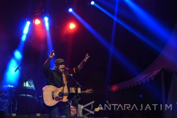 Iwan Fals Konser Di Ponorogo