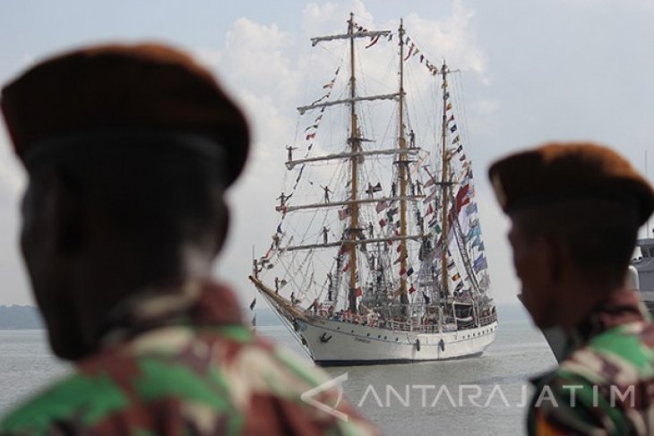 KRI Dewaruci Tuntaskan Keliling Indonesia