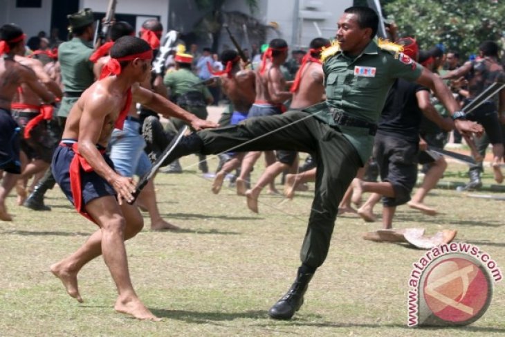 Drama Kolosal HUT TNI di Ambon