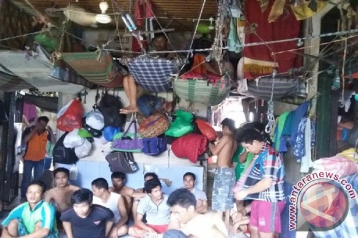 Ratusan Narapidana Lapas Kotabaru Terpaksa Tidur Bergelantungan