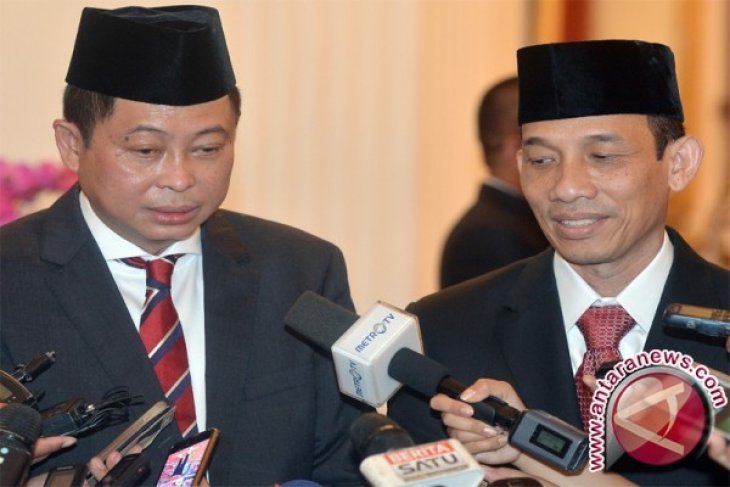 Luhut Serahkan Jabatan Menteri ESDM ke Jonan