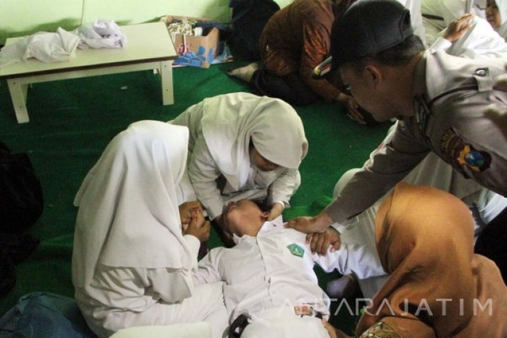 Puluhan siswa SMAN-1 kesurupan
