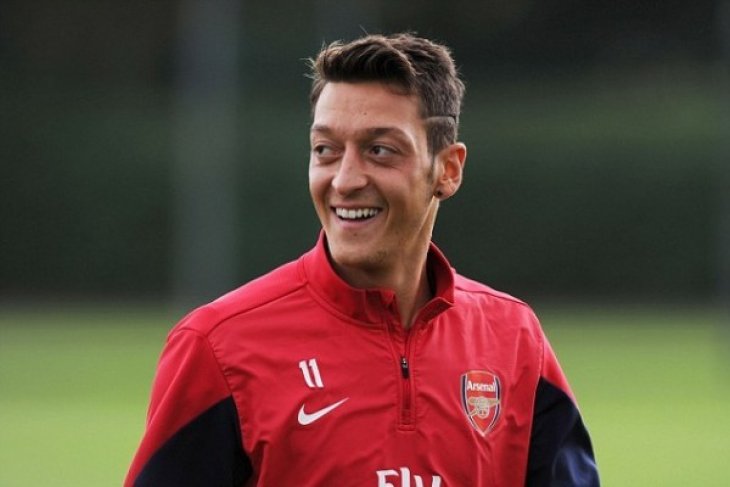 Mesut Ozil Mengukir Trigol Saat Arsenal Tekuk Ludogorets 6-0