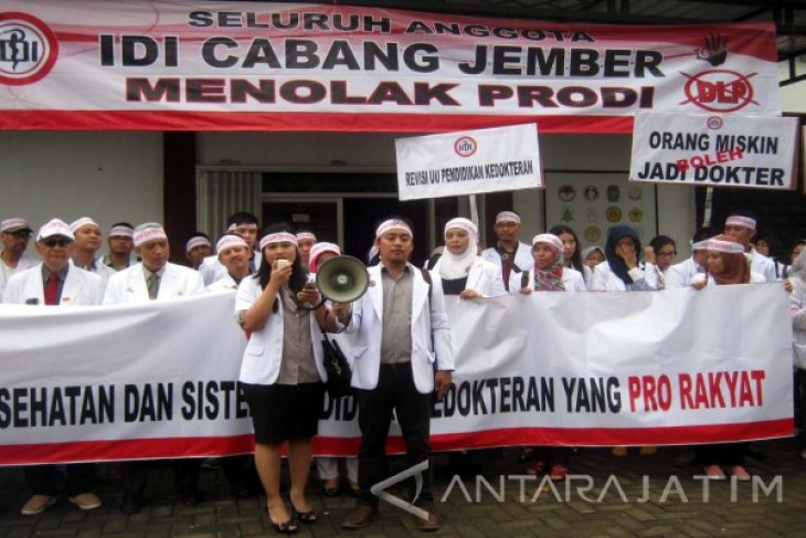 Unjuk Rasa Dokter Jember