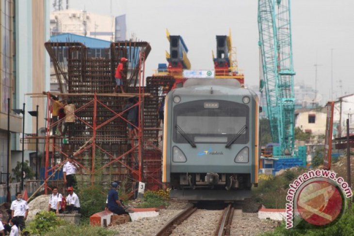 REL LAYANG KERETA API MEDAN