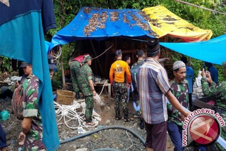 Lubang tambang emas ilegal makan korban ditutup