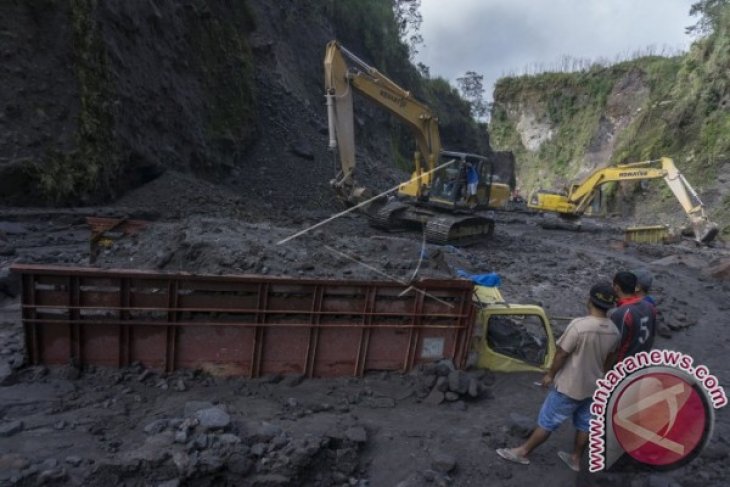 Penambang Pasir Terseret Banjir