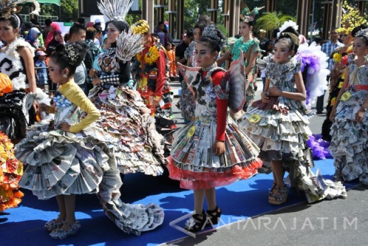 Fashion Show Busana Daur Ulang