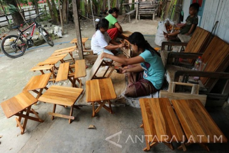 Meja Lipat Belajar