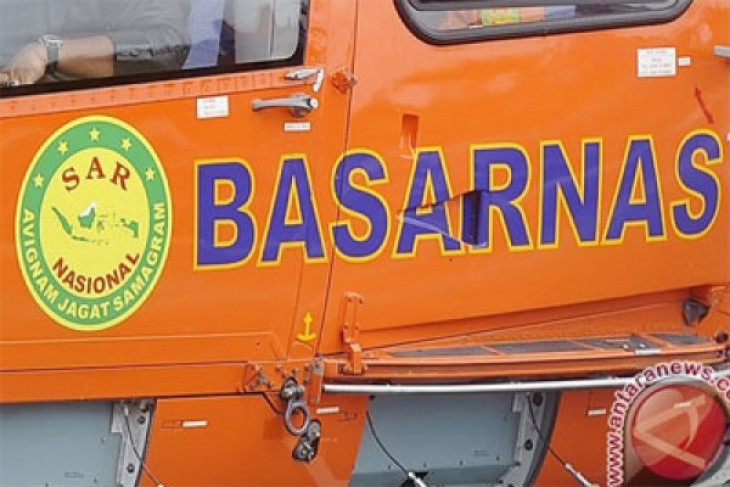 SAR team evacuates ship and crew members in Aceh waters