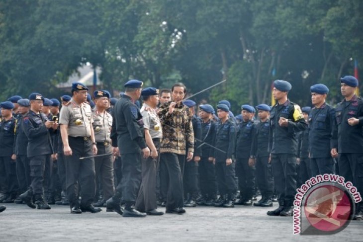Presiden Jokowi & Brimob