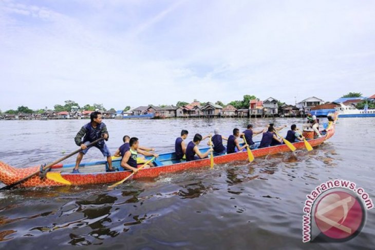 LOMBA DAYUNG PERAHU NAGA