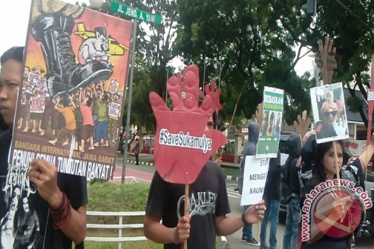 Puluhan masyarakat gelar aksi solidaritas untuk petani Desa Sukamulya