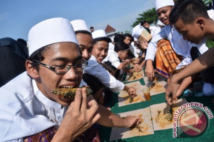 Makan Ikan Serentak