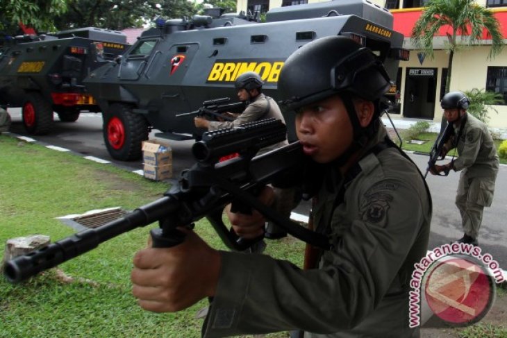 LATIHAN PENGAMANAN BRIMOB