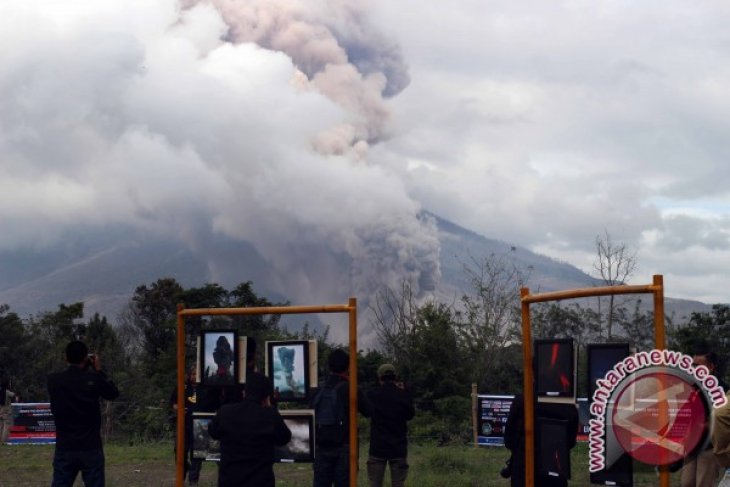 PAMERAN FOTO SINABUNG