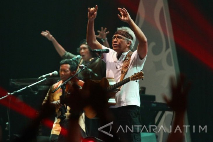 Konser Matahati Iwan Fals