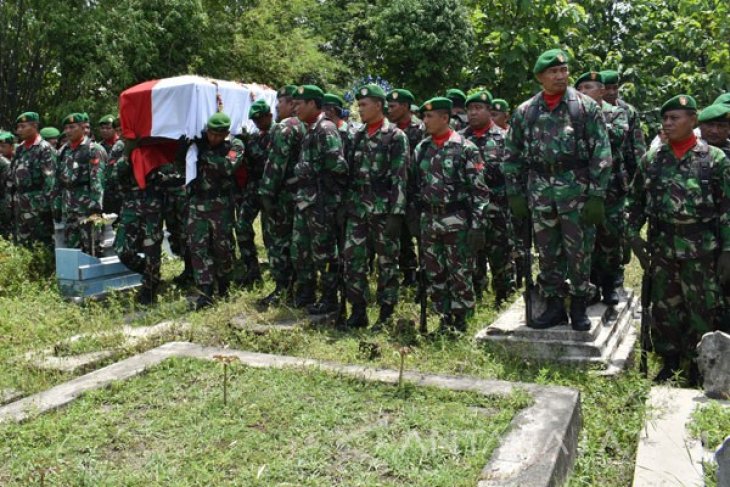 Pemakaman Praka Suyanto