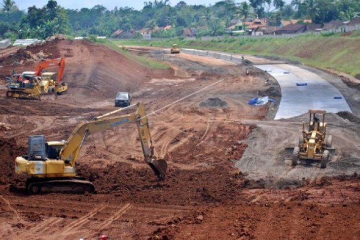 PEMBANGUNAN JALAN TOL BAWEN-SALATIGA