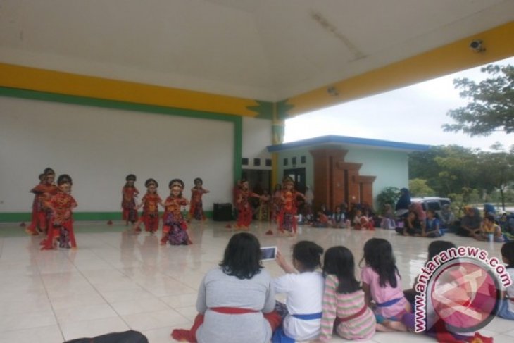 Seni 'topeng banjet' Karawang ingin dibangkitkan lagi