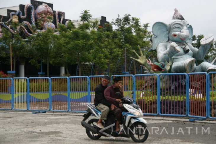 Obyek Wisata Terpaksa Tutup