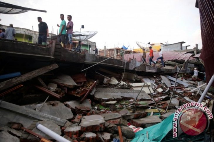 Evakuasi Korban Gempa Aceh