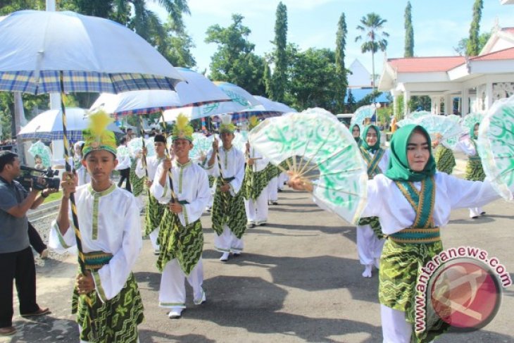 Pawai Taaruf MTQ Di HST Meriah