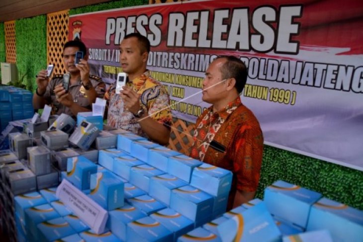 PENGUNKAPAN KASUS PONSEL REKONDISI