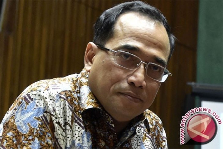 Menhub Bekukan