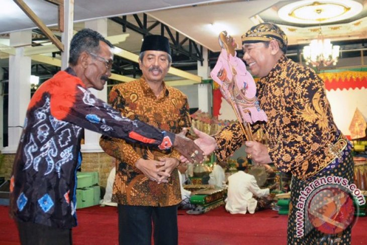 PAGELARAN WAYANG KULIT