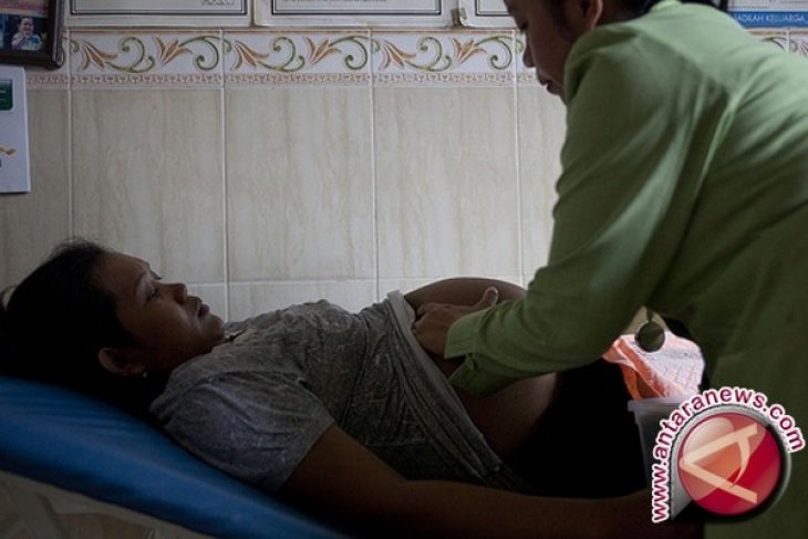 Petugas KAI Bantu Persalinan di Kereta