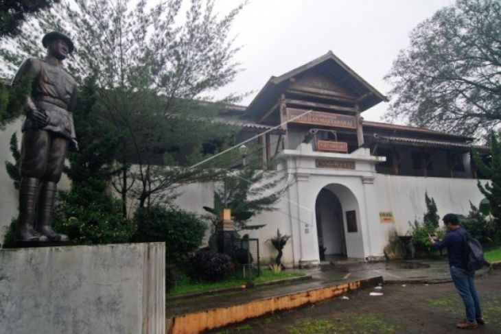 CAGAR BUDAYA BENTENG WILEM II