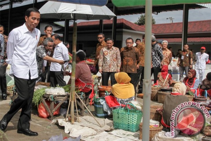 Traditional markets should not lose out to modern markets: President Jokowi