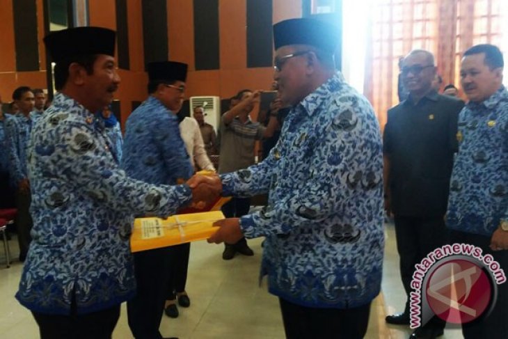 Bupati Rusman Ali Bagikan DPA SKPD 2017