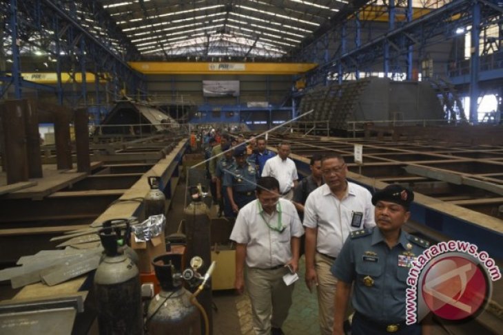 Pembuatan Kapal Cepat Rudal 60 Meter