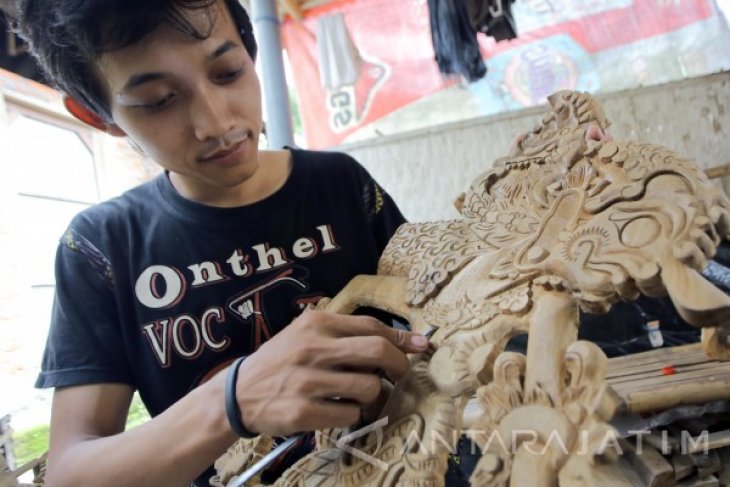 Ukiran Kayu Berbahan Limbah