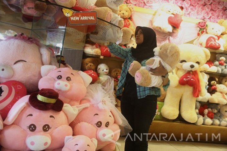 Penjualan Boneka Valentine